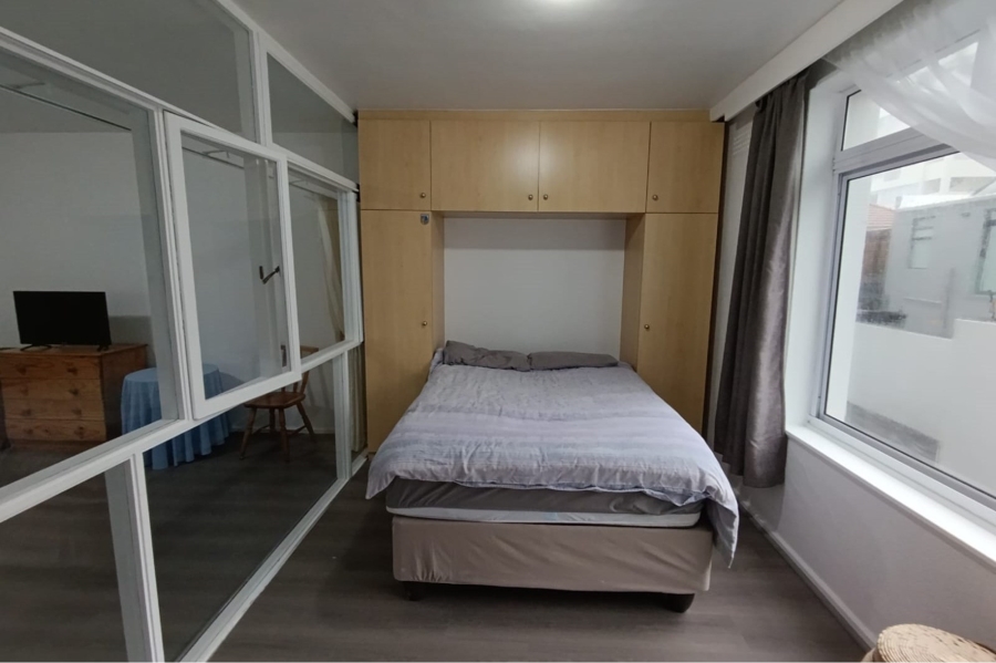 1 Bedroom Property for Sale in Sea Point Western Cape